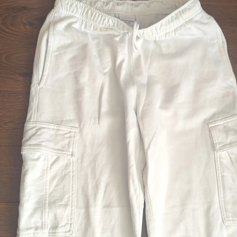 Aritzia Wide Leg Pants in White - Picture 10 of 16